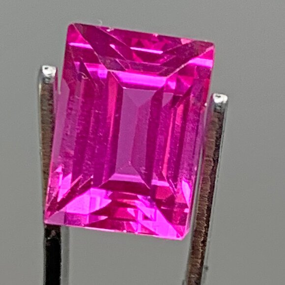 Elegant Pink Gemstone Sapphire - Picture 1 of 14